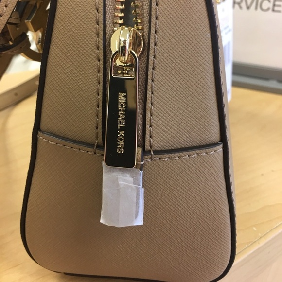 MKors Jet Set Small Satchel - Picture 4 of 8